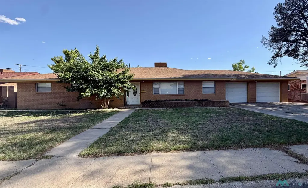 711 E Seco Dr