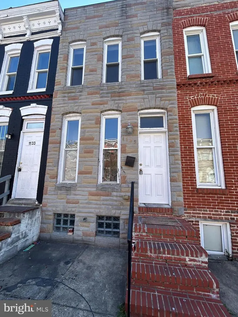1135 Sargeant St