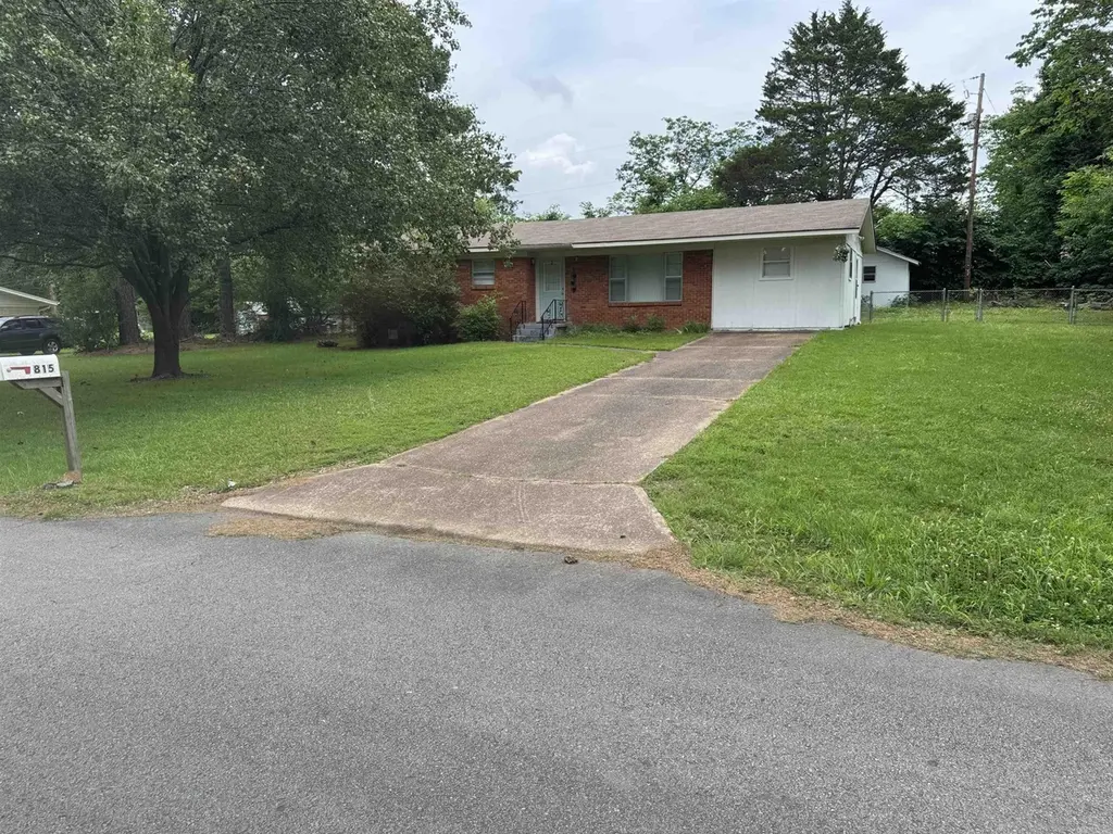 815 Lakeshore Dr