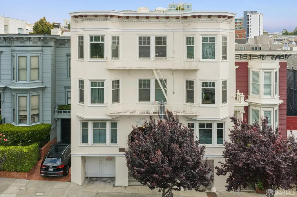 2230 Steiner St