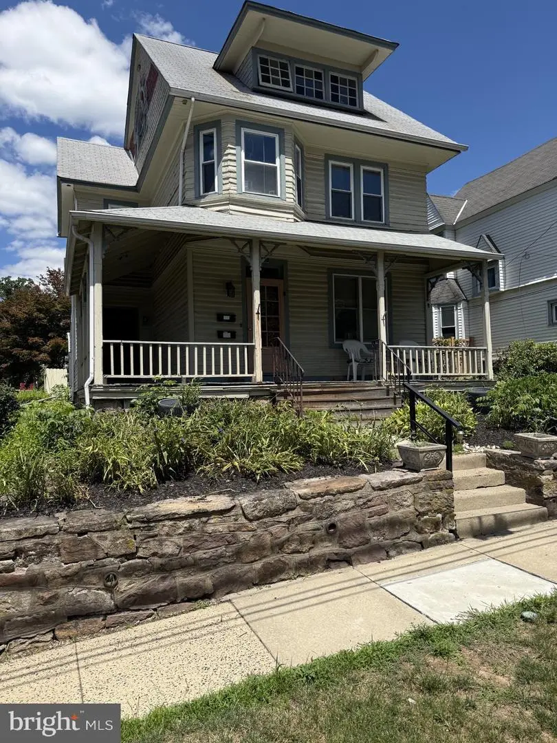139 W Ashland St