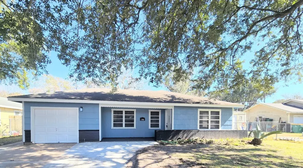 1103 W Camp Cir