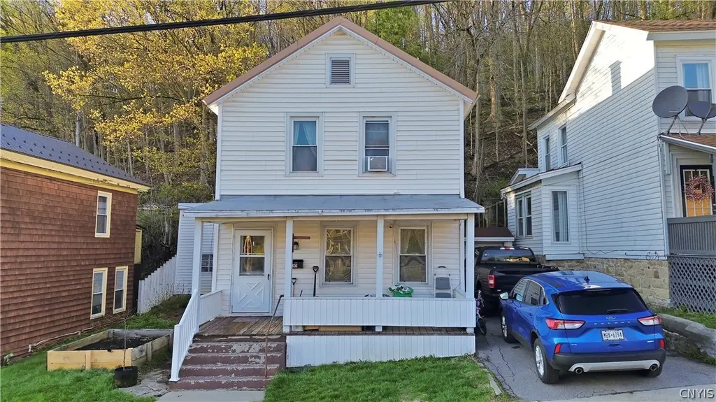 636 E Monroe St