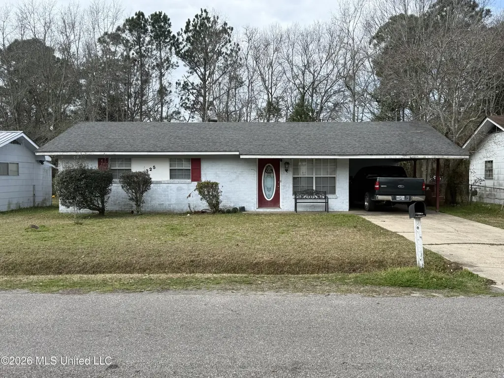 325 Lawler Ave