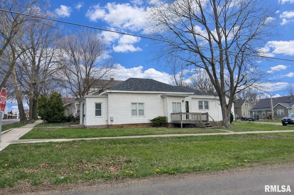 135 E Main St