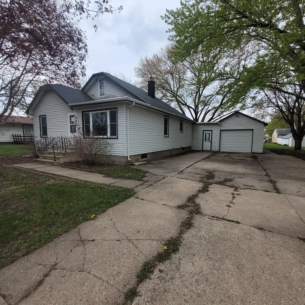 440 E Main St