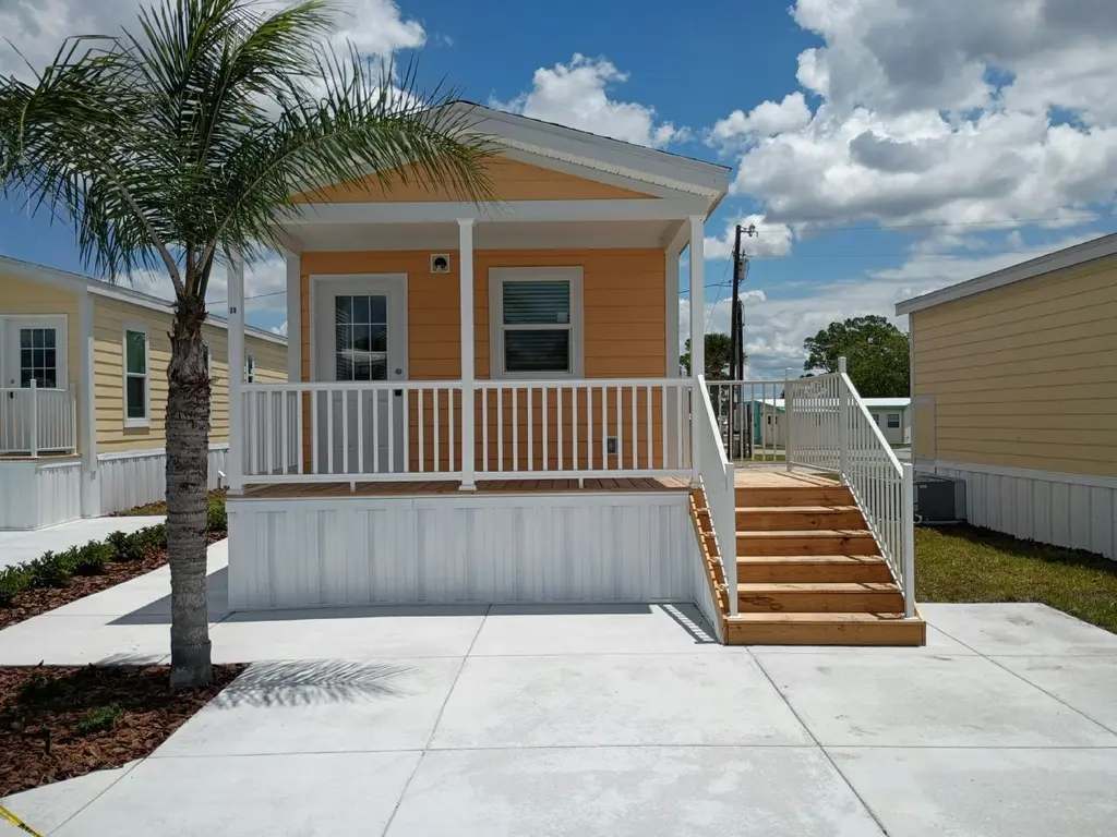 38 Lily Dr