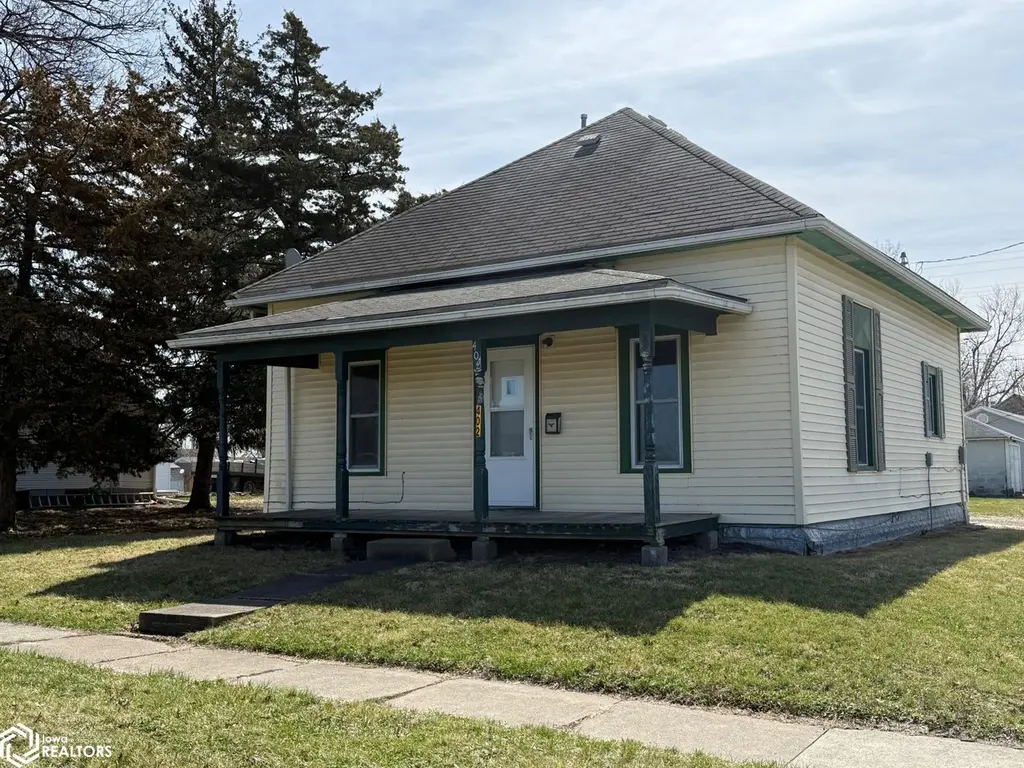 402 E Franklin St