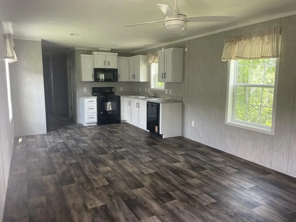 34 Addison Dr