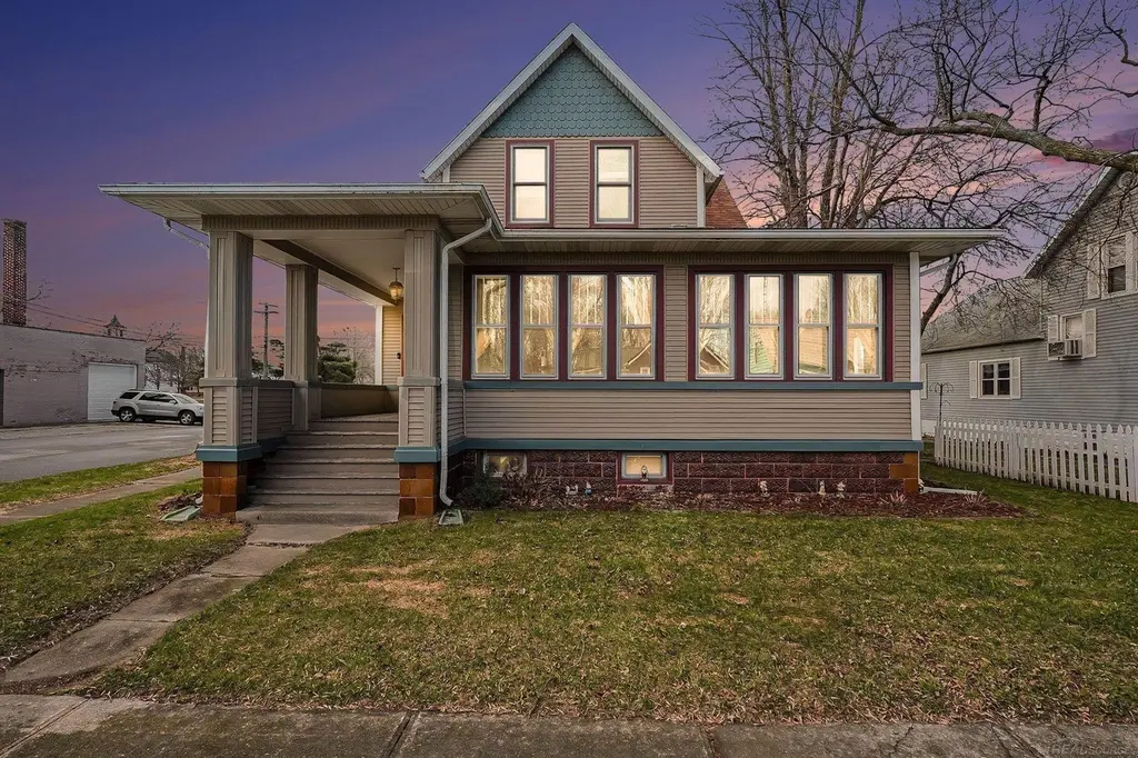 138 E Main St