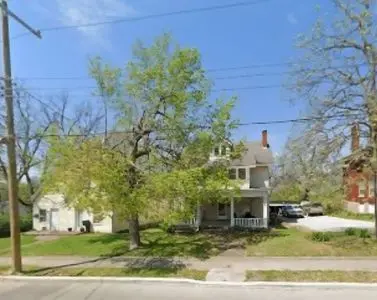 290 S Main St