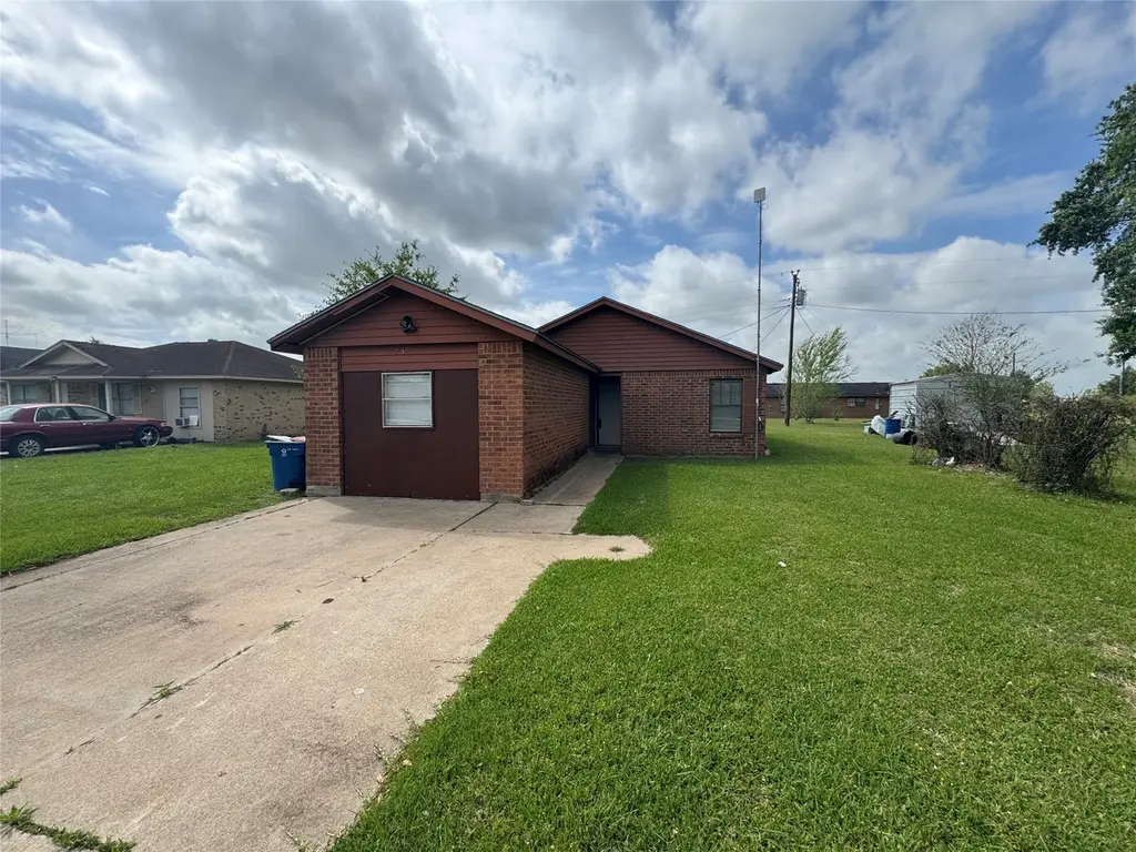 733 Pine Ave