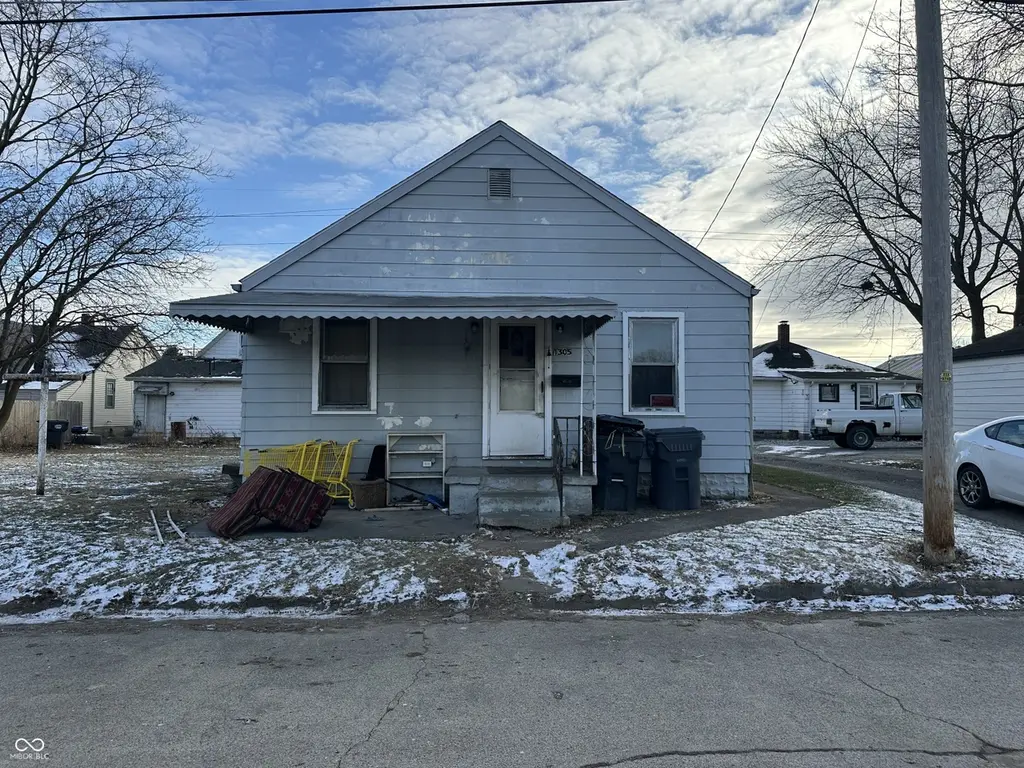 1305 E 26th St