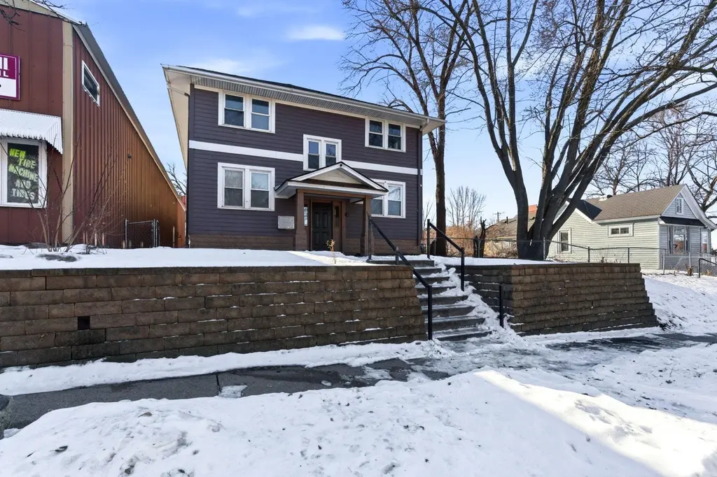 758 Reaney Ave