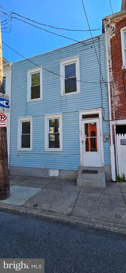 439 E Strawberry St