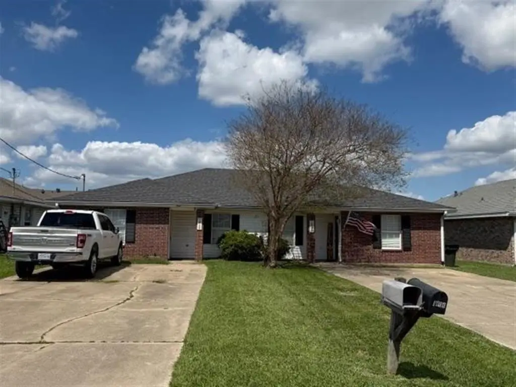 1808 - 1812 S Tallowood Dr S