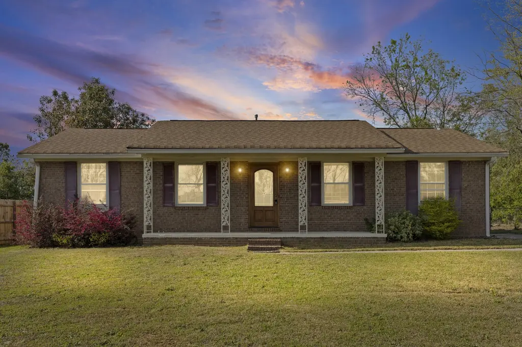 3711 Columbia Dr