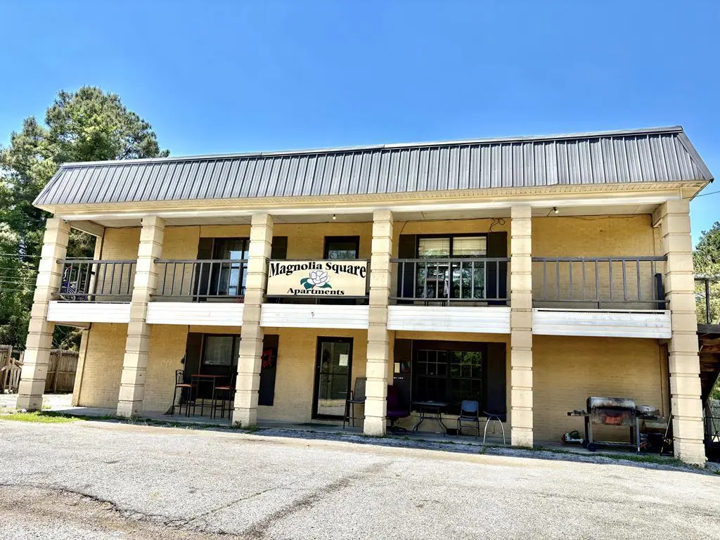 823 N Main St