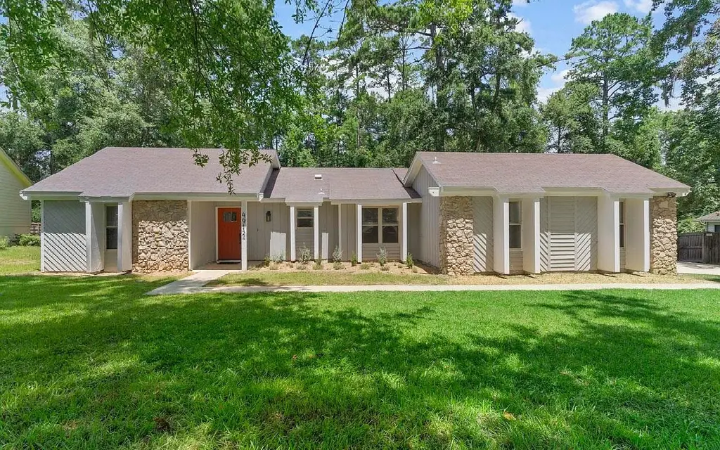 4912 Heathe Dr