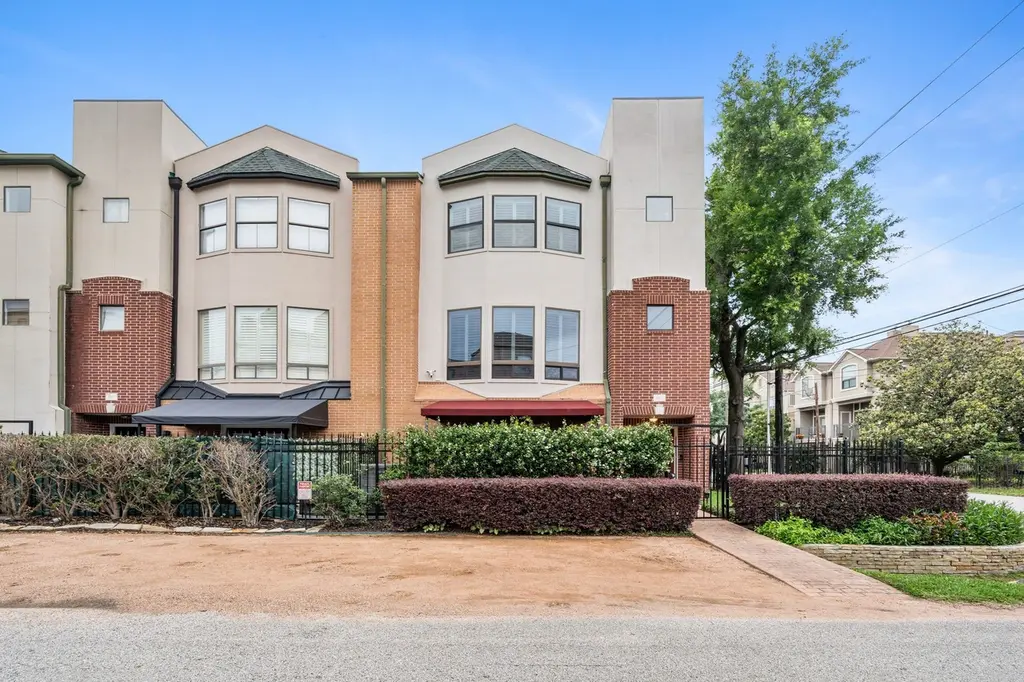 501 Detering St