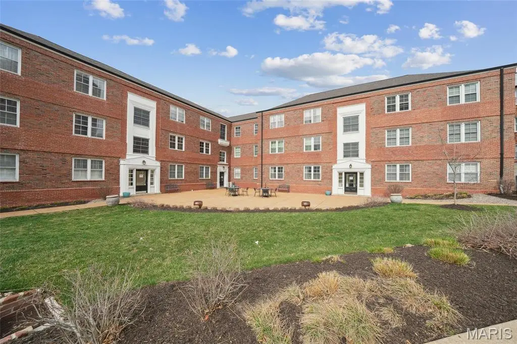 921 S Hanley Rd Unit F
