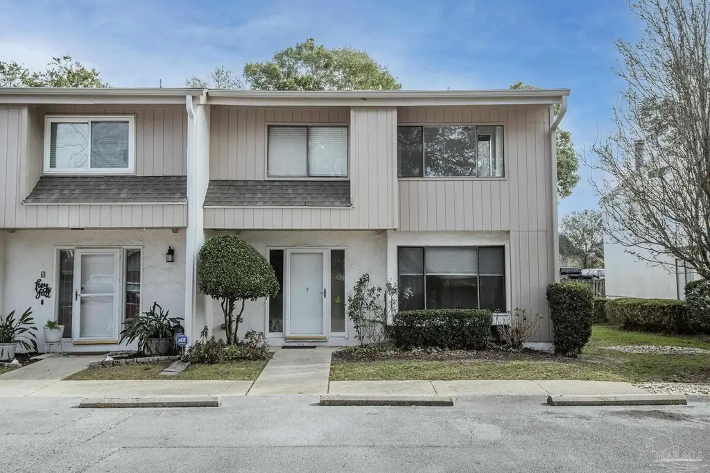 3400 Wimbledon Dr #5