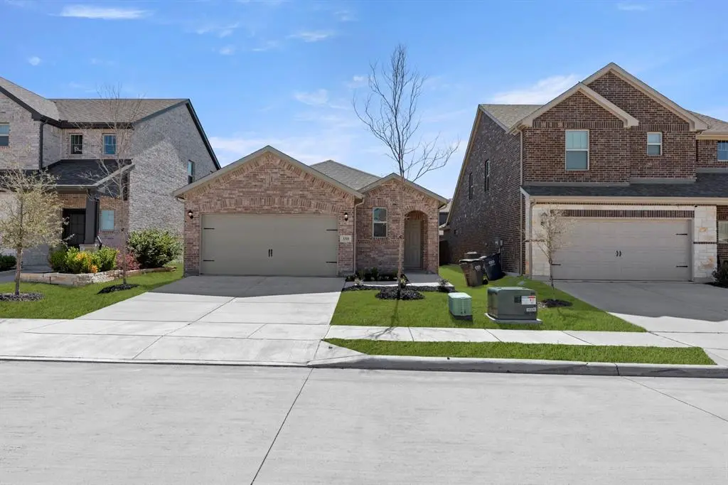 3311 Dahlia Dr