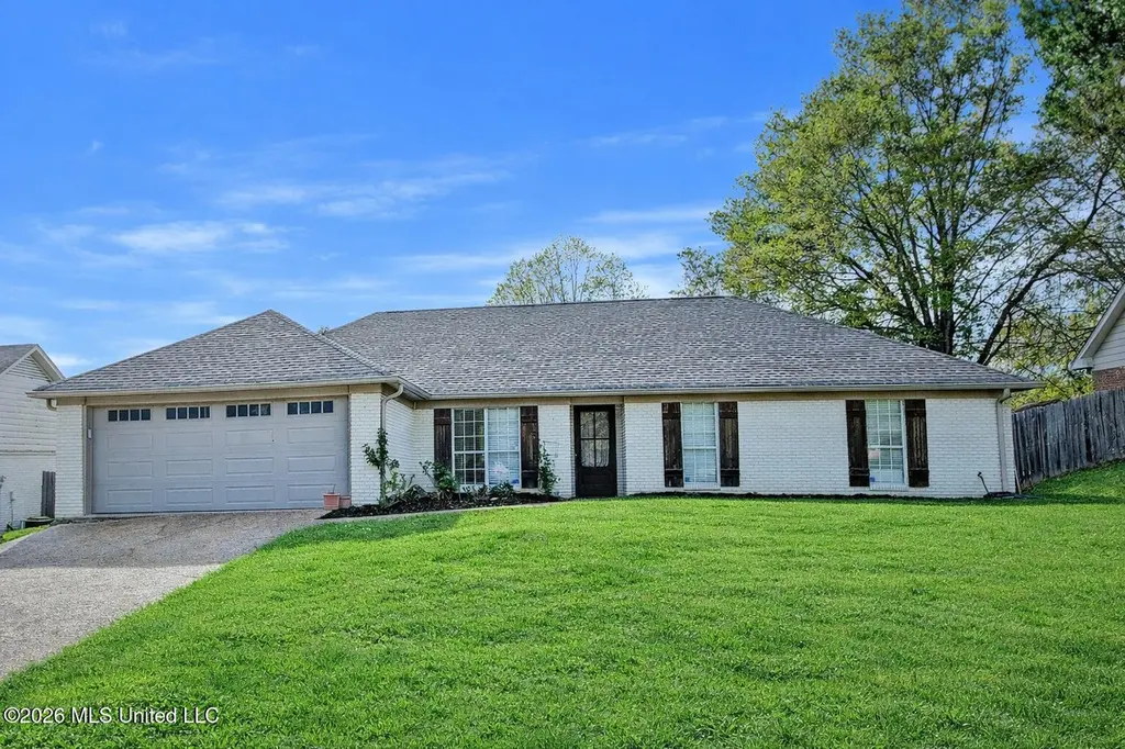 606 Honeysuckle Dr