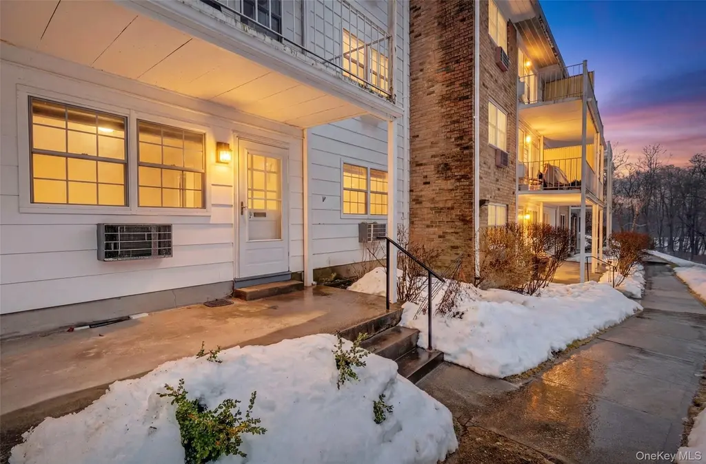 1840 Crompond Rd Unit 2A3