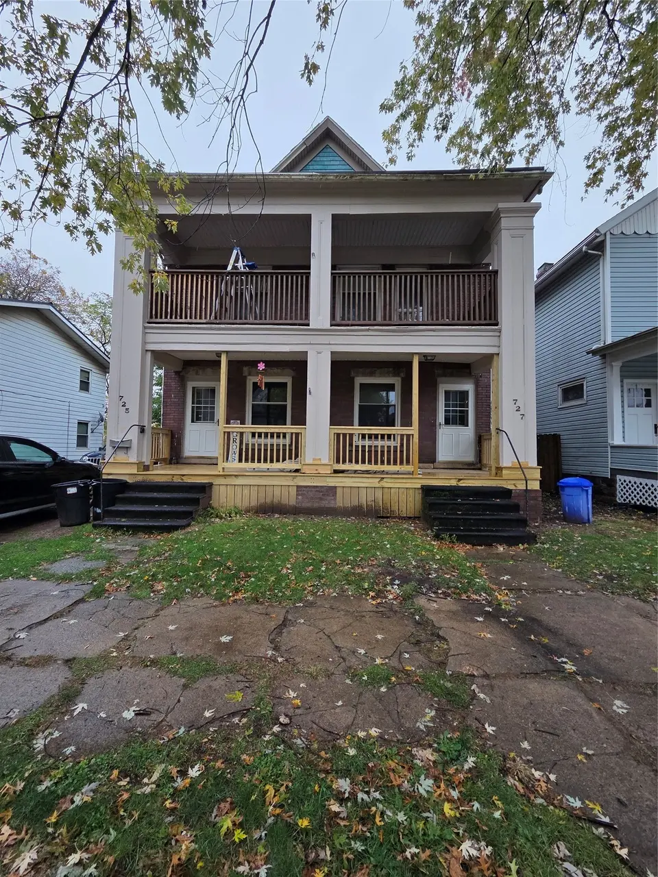 725-27 W 10th St