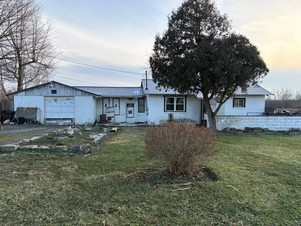 229 W Main St