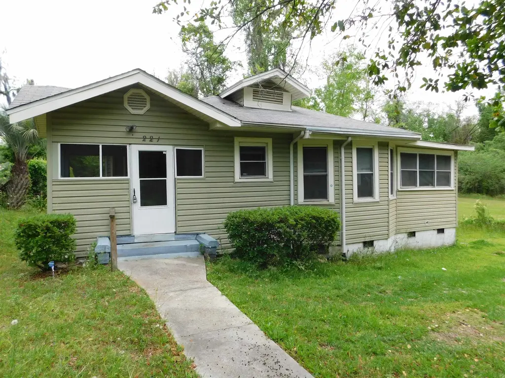 221 S Stewart
