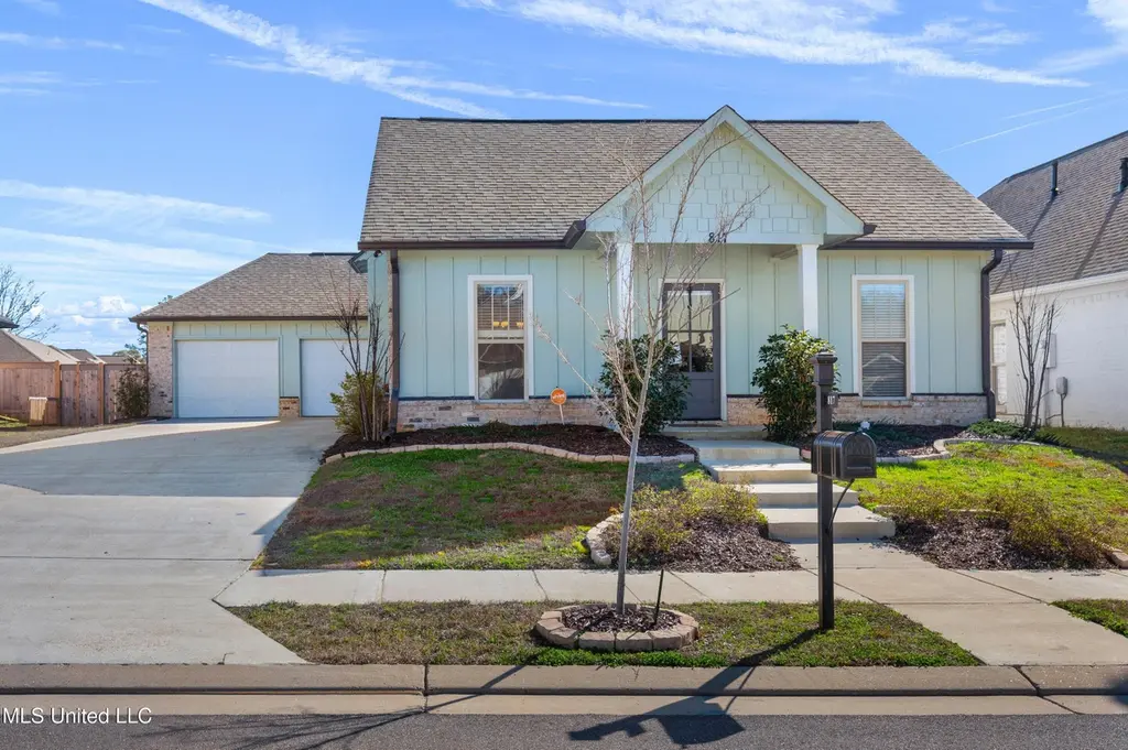 817 Long Leaf Cir
