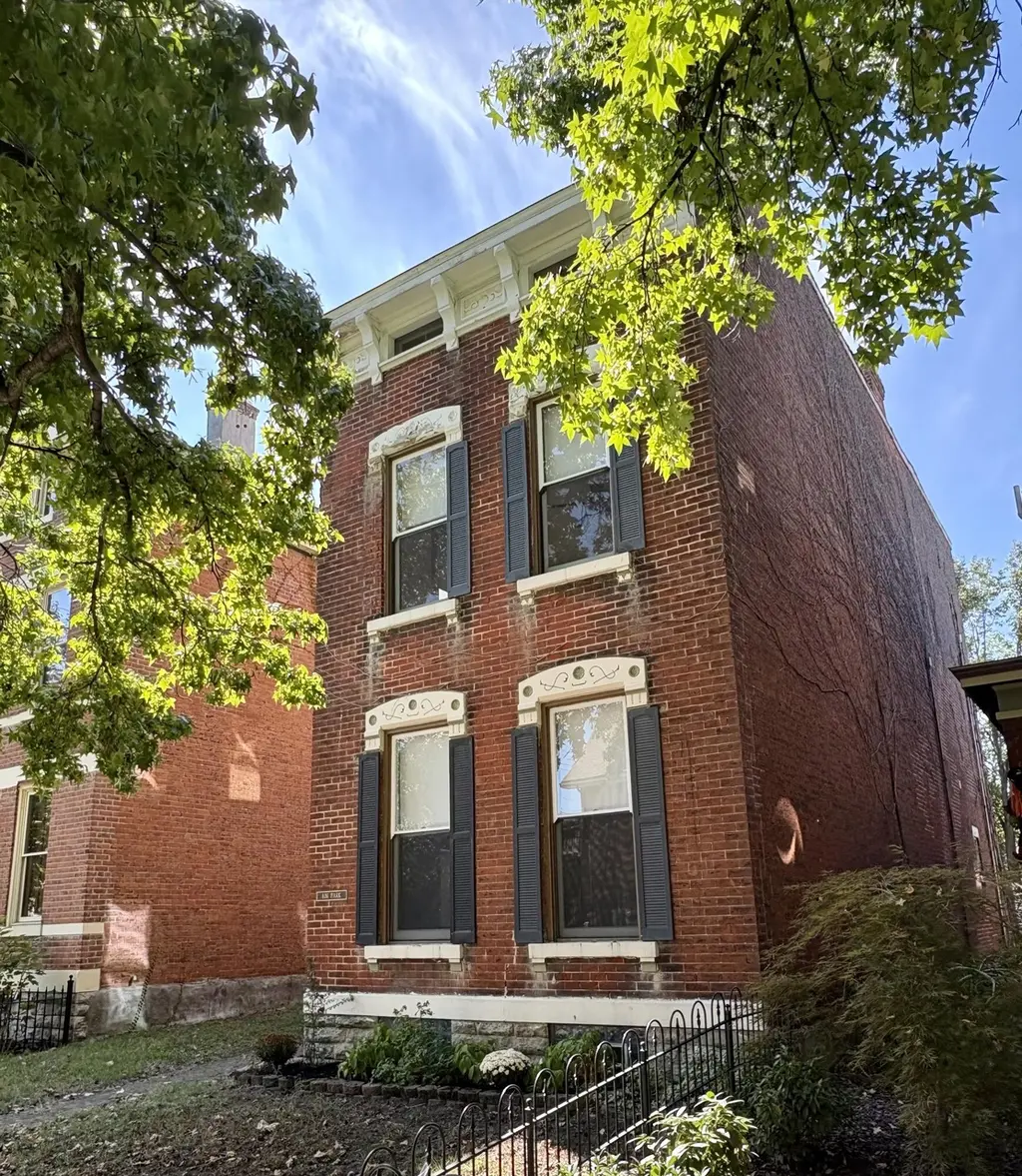 836 Park Ave