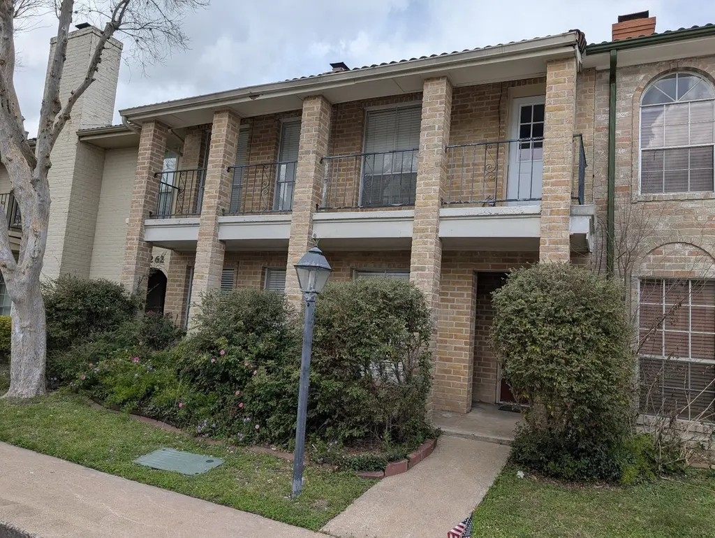 3258 Continental Dr