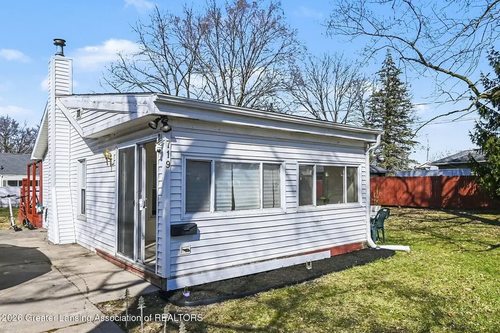 719 Robert St