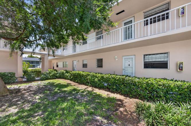 18081 SE Country Club Dr Unit 9-83