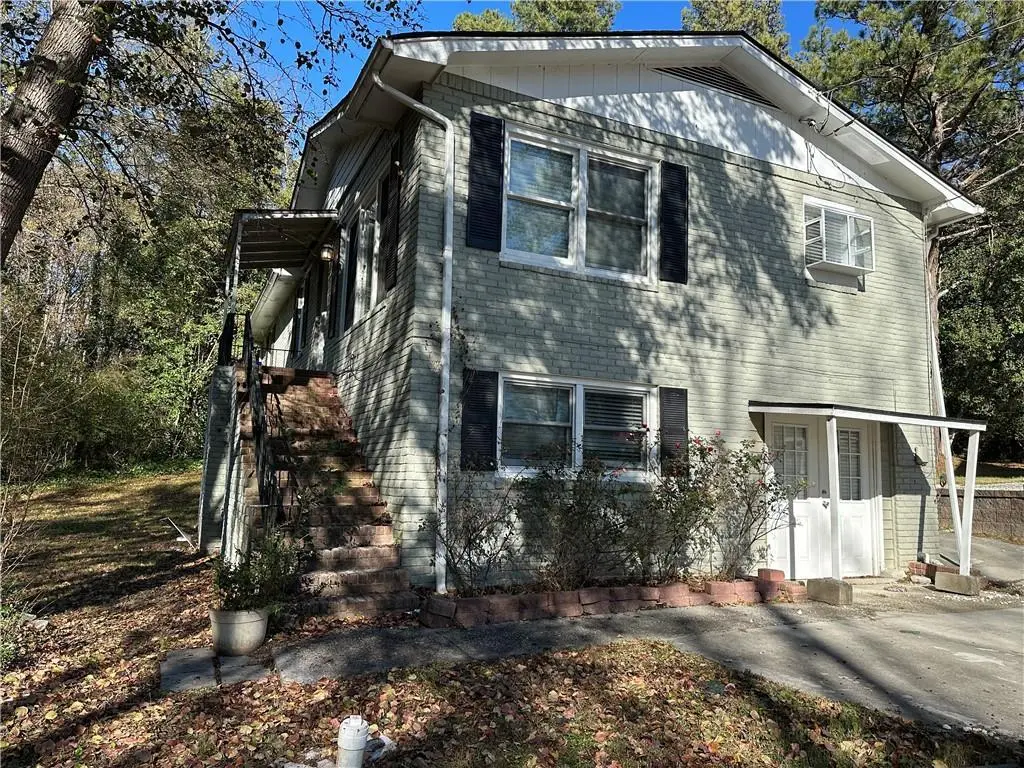 915 Lake Dr