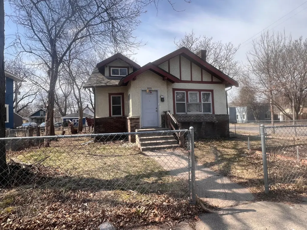 3251 Colfax Ave N