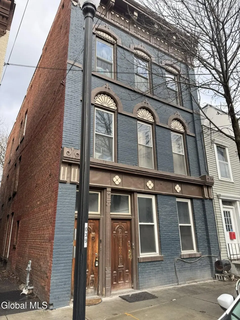 335 1st St