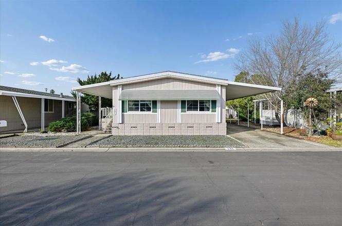 131 Hibiscus Ave