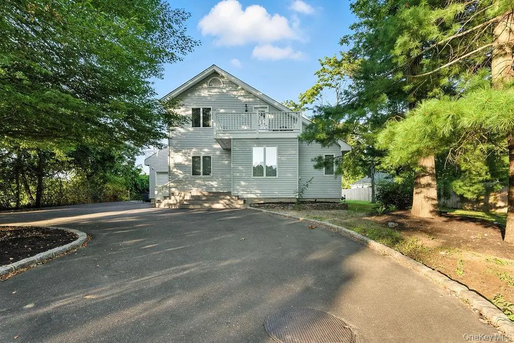 100 Manor Ln