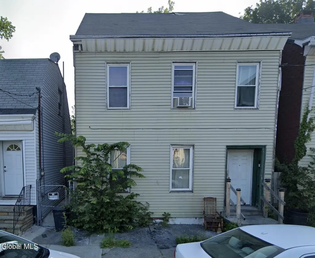 281 Sherman St