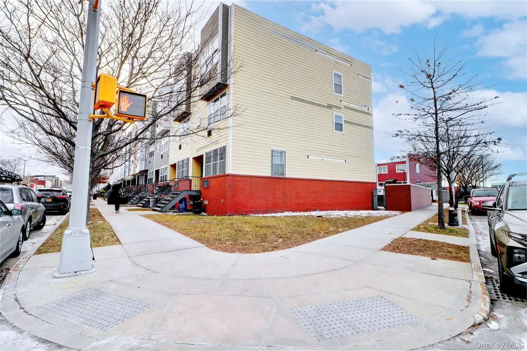 639 Vandalia Ave