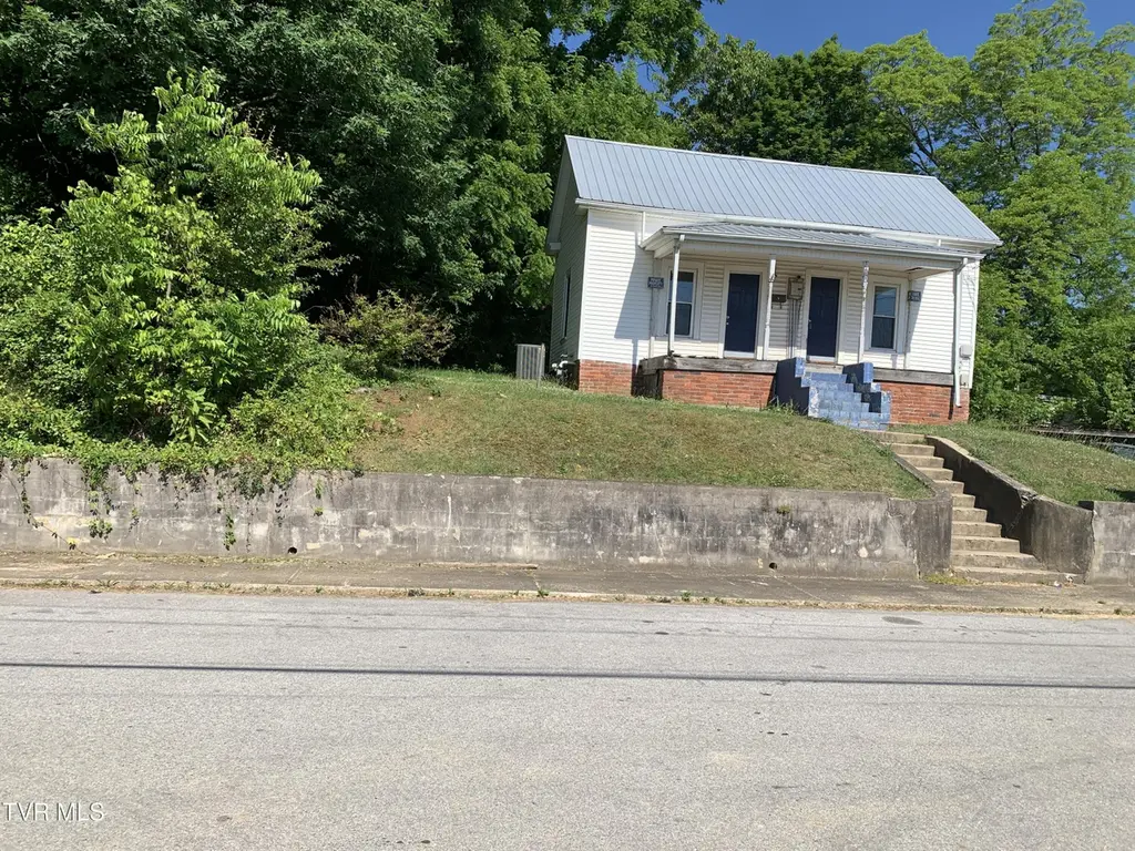 306 Davis St