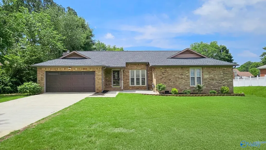 230 Pin Oak Dr