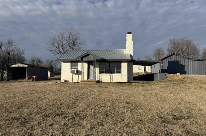 809 W Blakely
