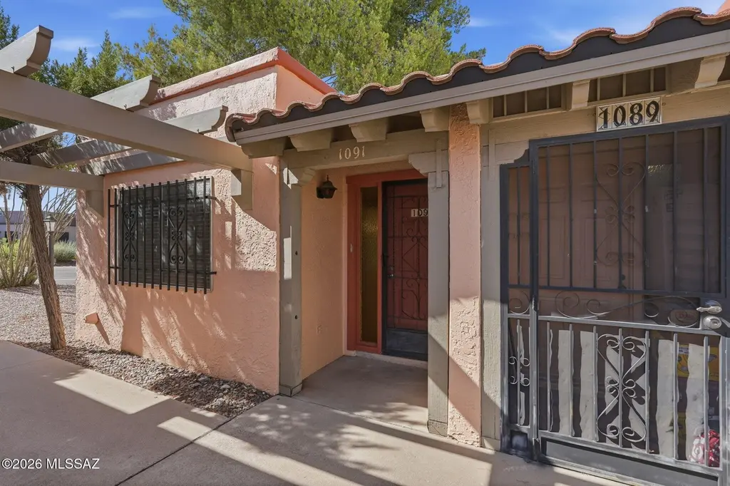 1091 S Calle De Las Casitas