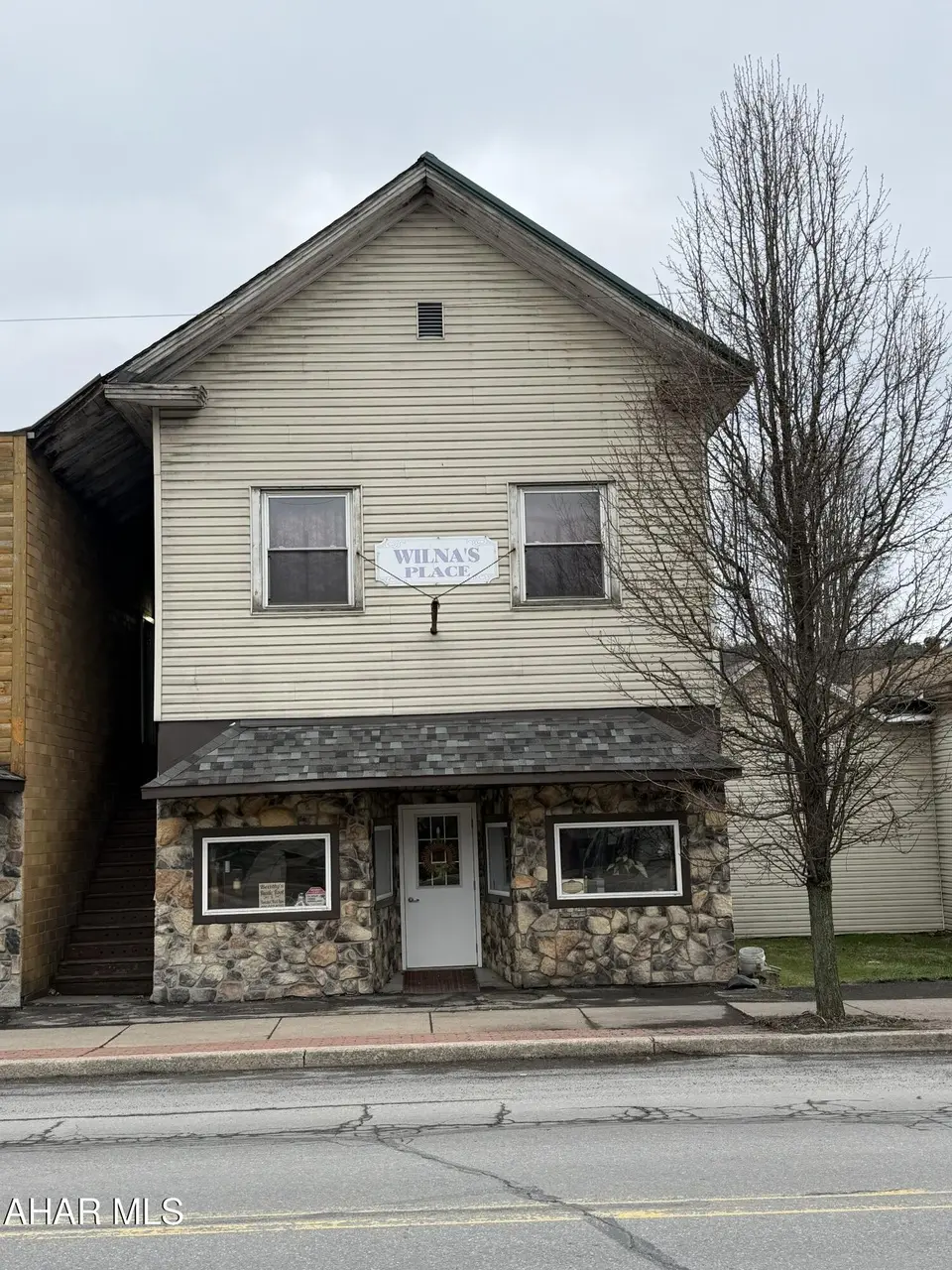 865 Main St