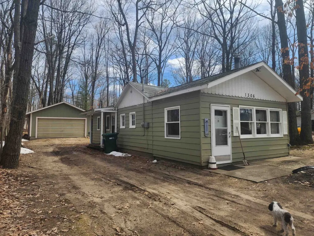 1306 Russell Dr
